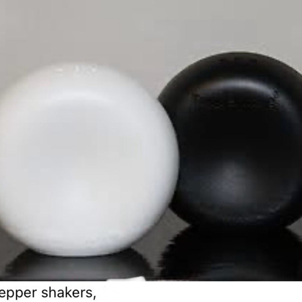 Tupperware Salt/Pepper Shaker Set